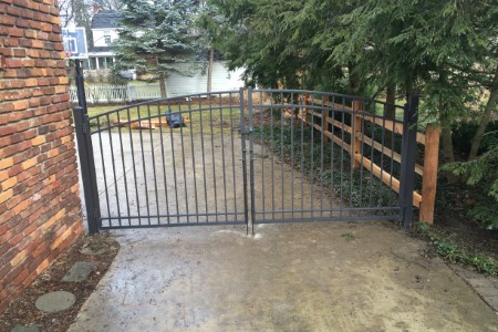 Metal gate